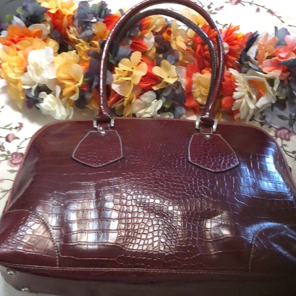 Computer bag. Burgundy colored reptile print. - Picture 2 of 8